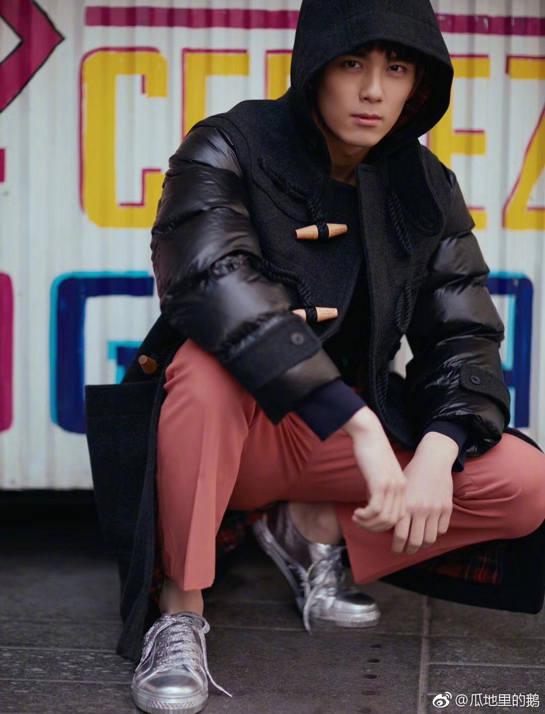 吴磊 纽约街头游客照,整条街上最靓的崽