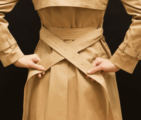 风衣后面腰带系法图解_风衣后面带子系法图解