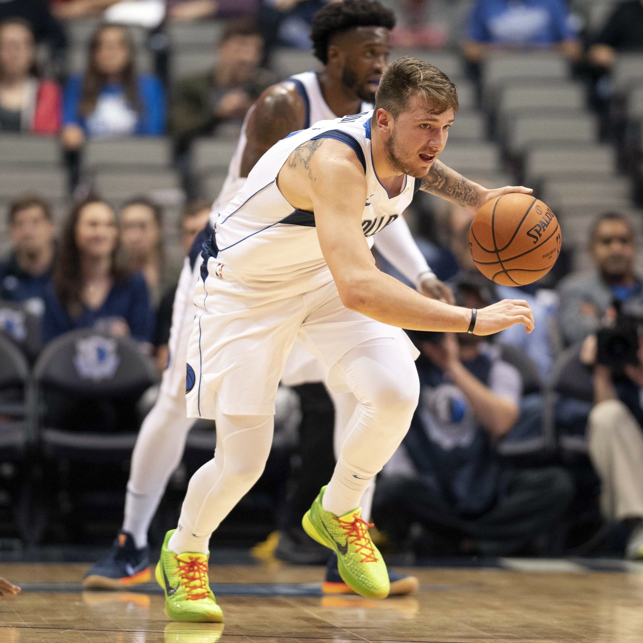 东契奇今天上脚Kobe ZK6 “青蜂侠”,此前接受采访时