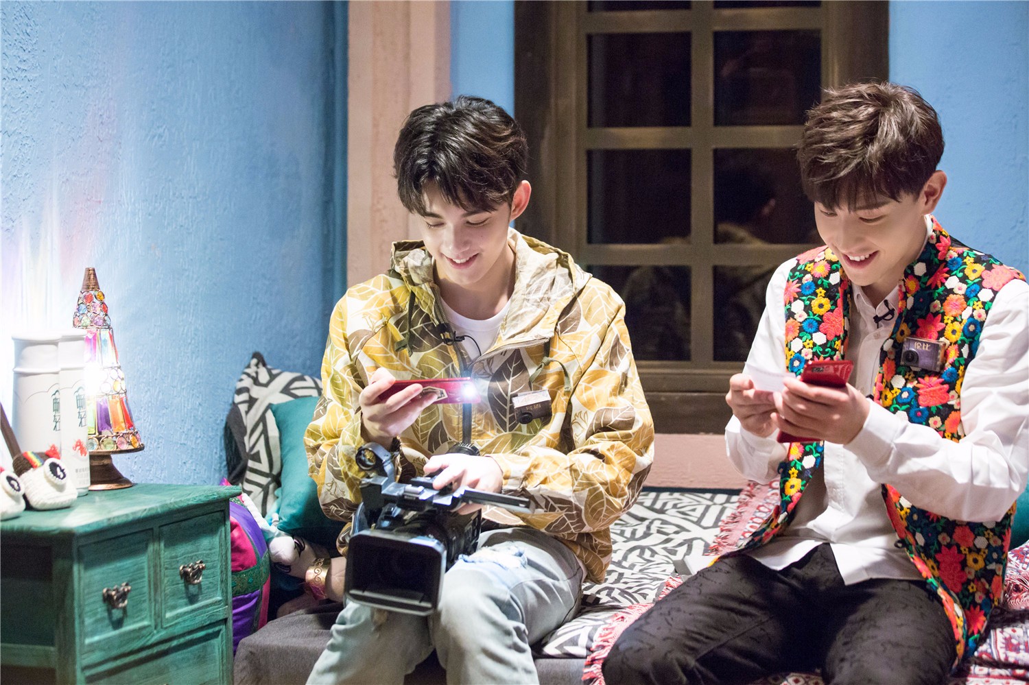 吴磊《我是大侦探》成护哥狂魔 与邓伦花式牵