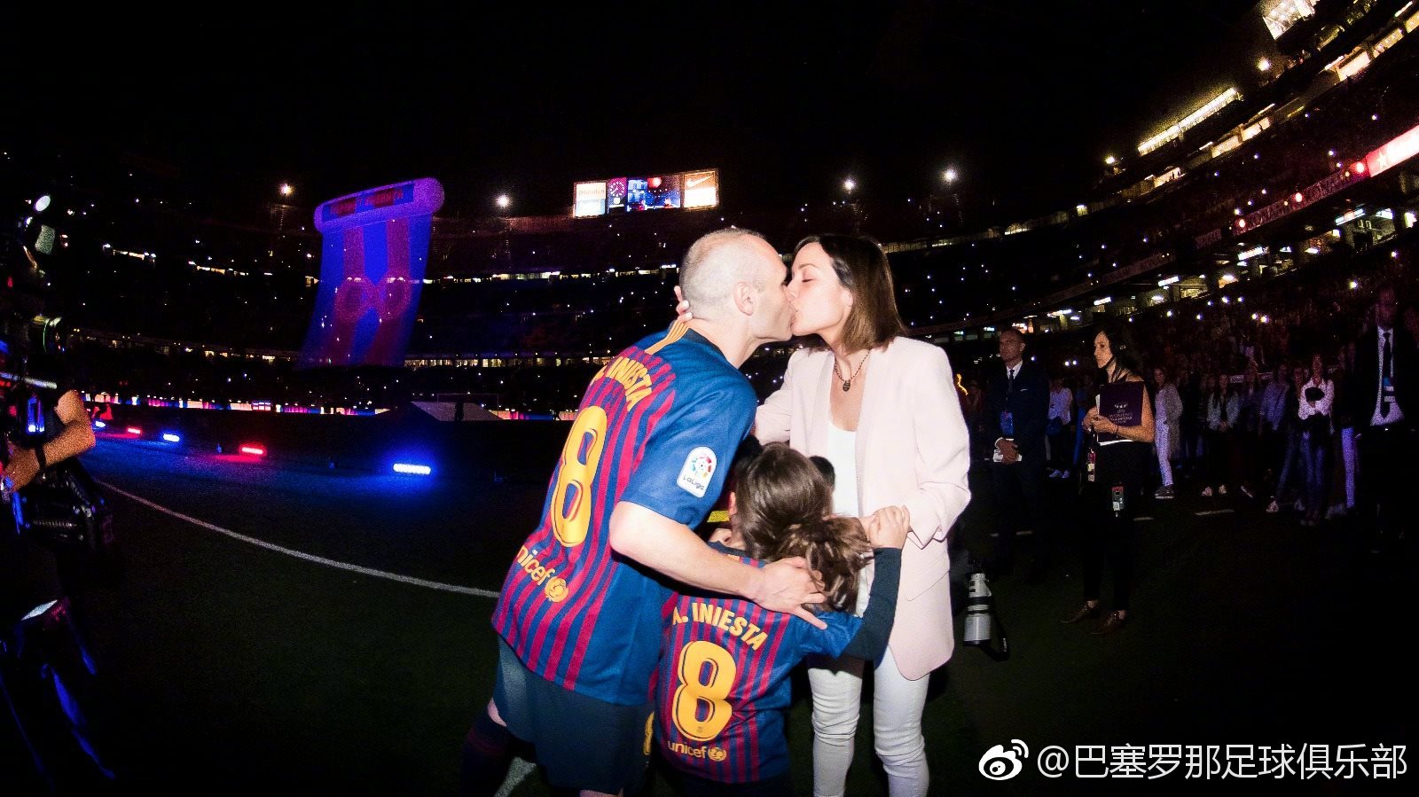 伊涅斯塔告别赛的另一面