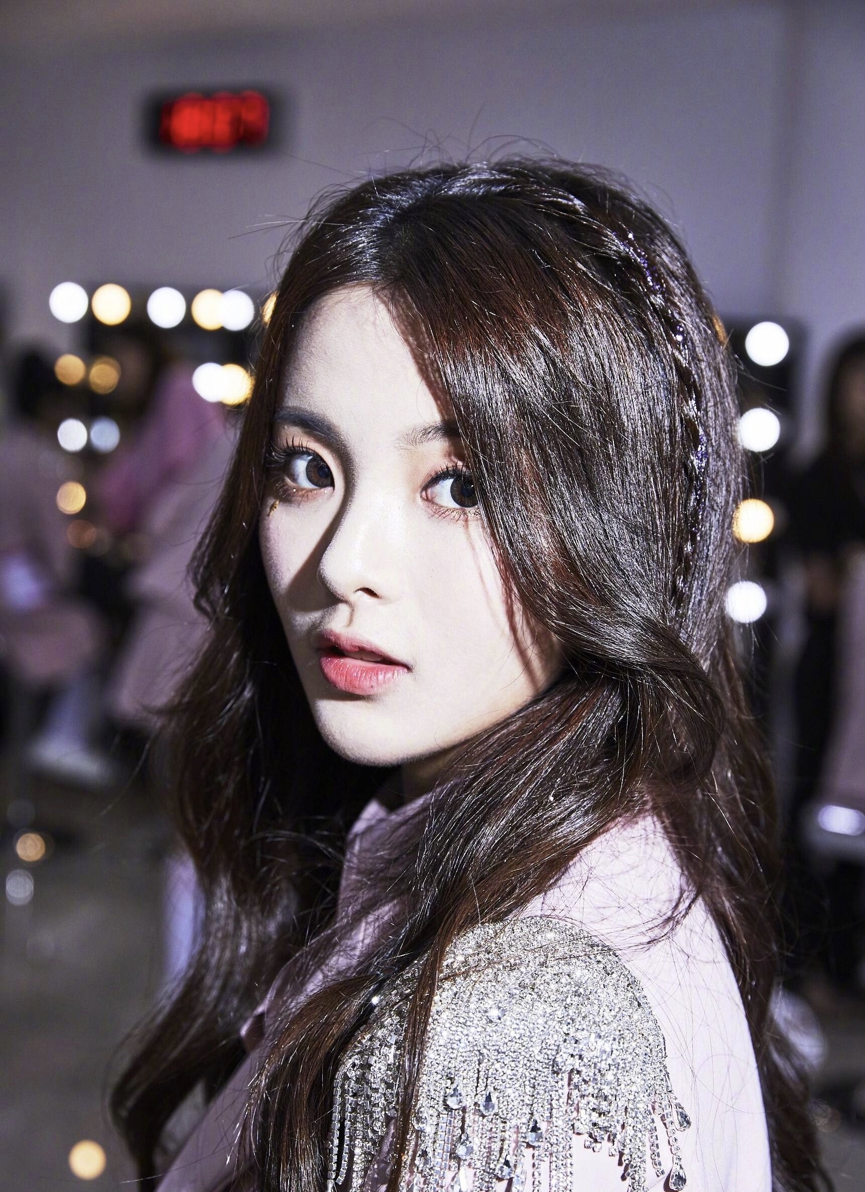 除了唱歌跑调跳舞不行，杨超越在其他方面还挺符合女团的标准