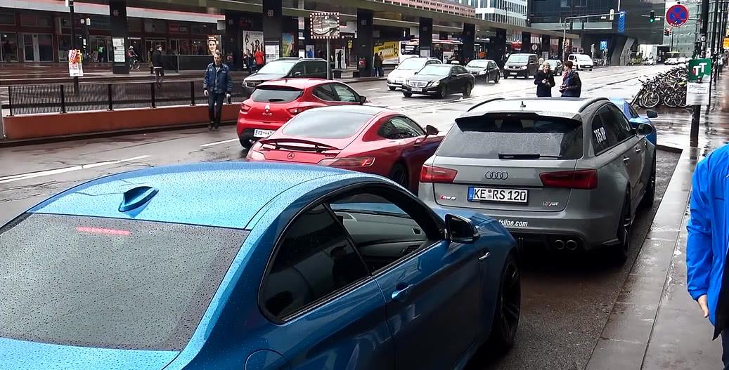 小伙晒自驾游，百万宝马M3成最普通车型，网友：不是一般豪