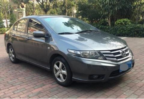 花4万买这辆12年款的丰田，看到发动机的那一刻，觉得值得购买