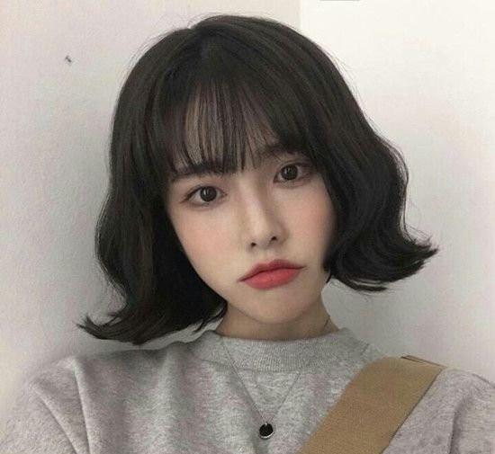 2017年流行发型?a发型软萌的中分短发发型初中生短发齐耳女生图片