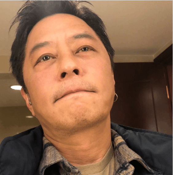 王杰最后一张创作唱片完成, 微博发感慨, 晒年轻