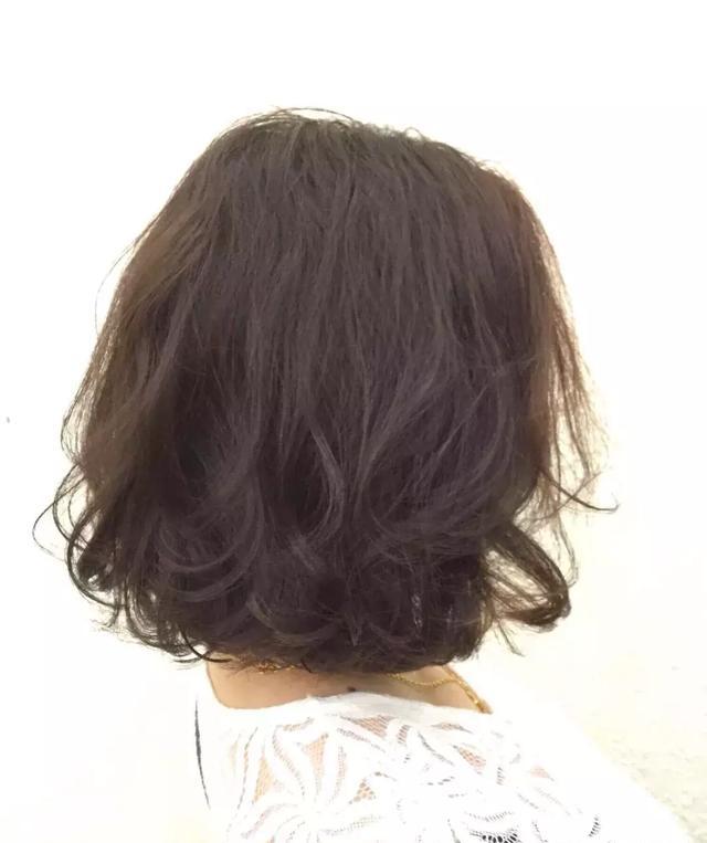 蛋糕卷头发型蓬松唯美,时尚又减龄,是韩国女生经典发型!