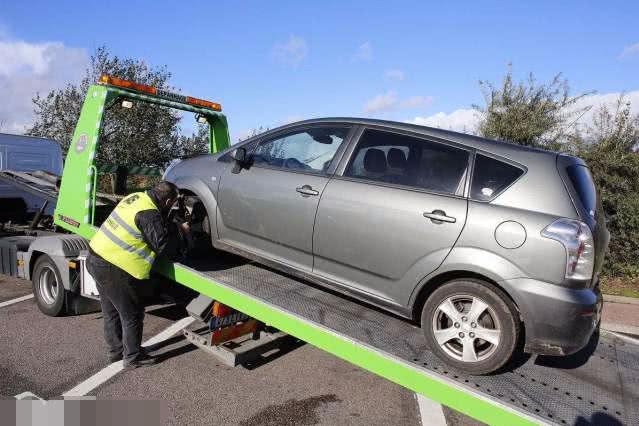 4S店没有告诉你：这4项救援都是免费的，一个电话随叫随到