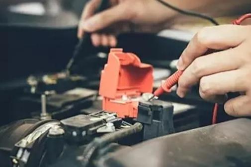 汽车打不着火嗒嗒嗒响，十有八九是电瓶亏电了，怎么办呢？