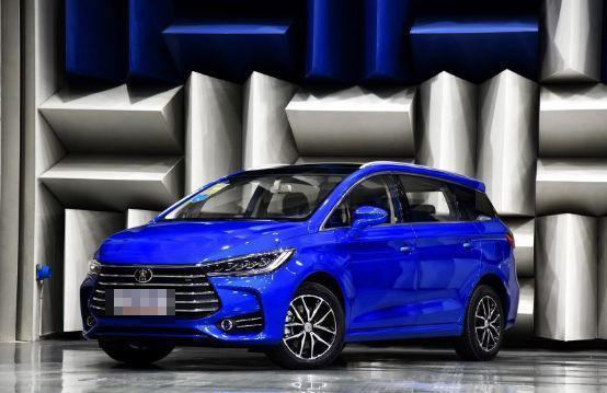 新颜值国产车接受预定了, 混动纯油电动都要上市也只比亚迪有实力