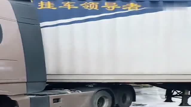 卡车女司机又送完一趟货，这车技太棒了，一个月得开多少月薪