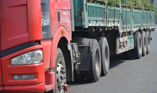 说出来你可能不信，货车司机每年养车费用高达30万！