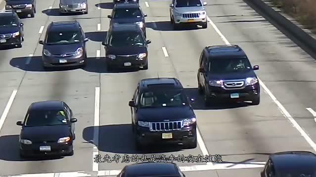 轿车撞卡车会发生啥？红旗H7直接撞8.8吨重卡，结果令人意外