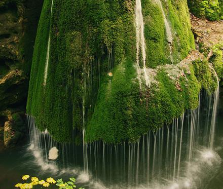 比科幻电影里面的场景还逼真, 这瀑布, 就是大自然的奇迹啊!