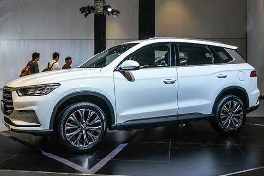 比亚迪“Q7”曝光，实车惊艳，前脸夸张，气势不输奥迪！