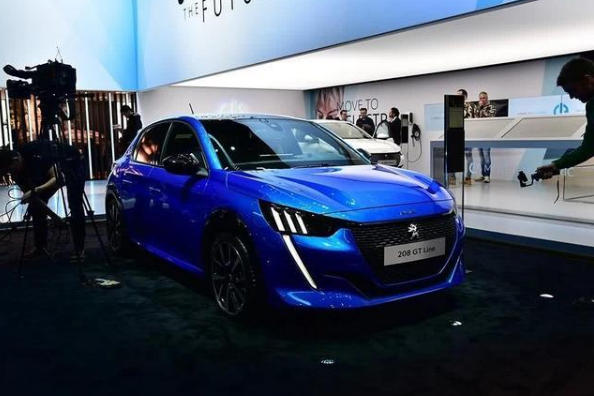 这台车标致外观也太萌了，引进国内绝对是精品小车的标杆