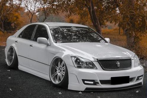 这辆丰田皇冠虽然“年事已高”但那颗“玩改装的心”还在！