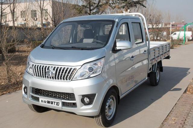 彻底和五菱杠上了！更强承载力，1.5L引擎112马力，或仅3万起