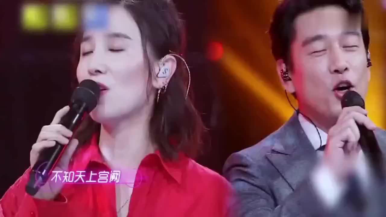 《跨界歌王》宋佳王耀庆尴尬演绎《花好月圆夜》小花害羞不敢直视