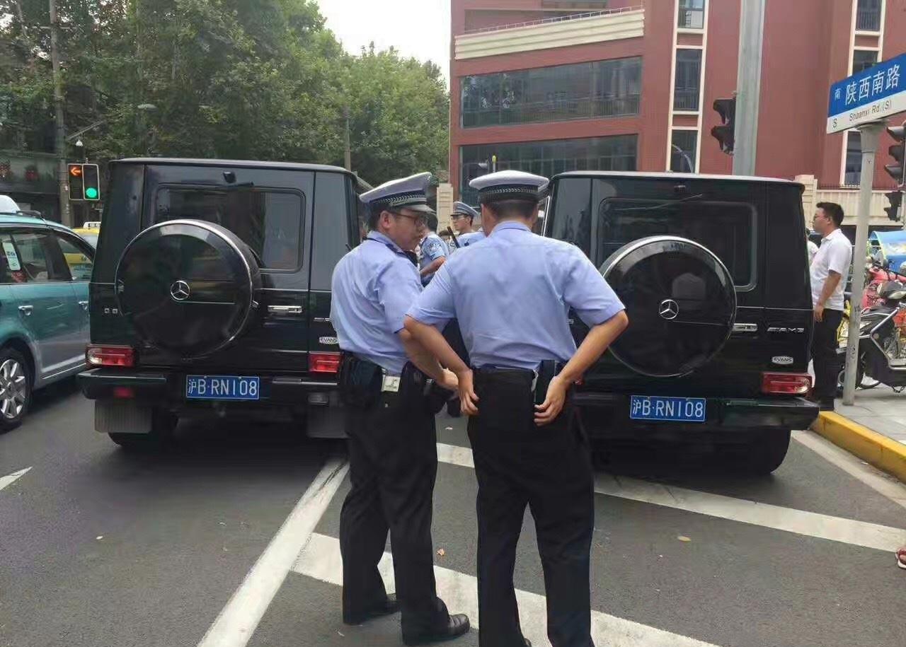 上海交警抓获一辆300万的奔驰套牌车, 为何