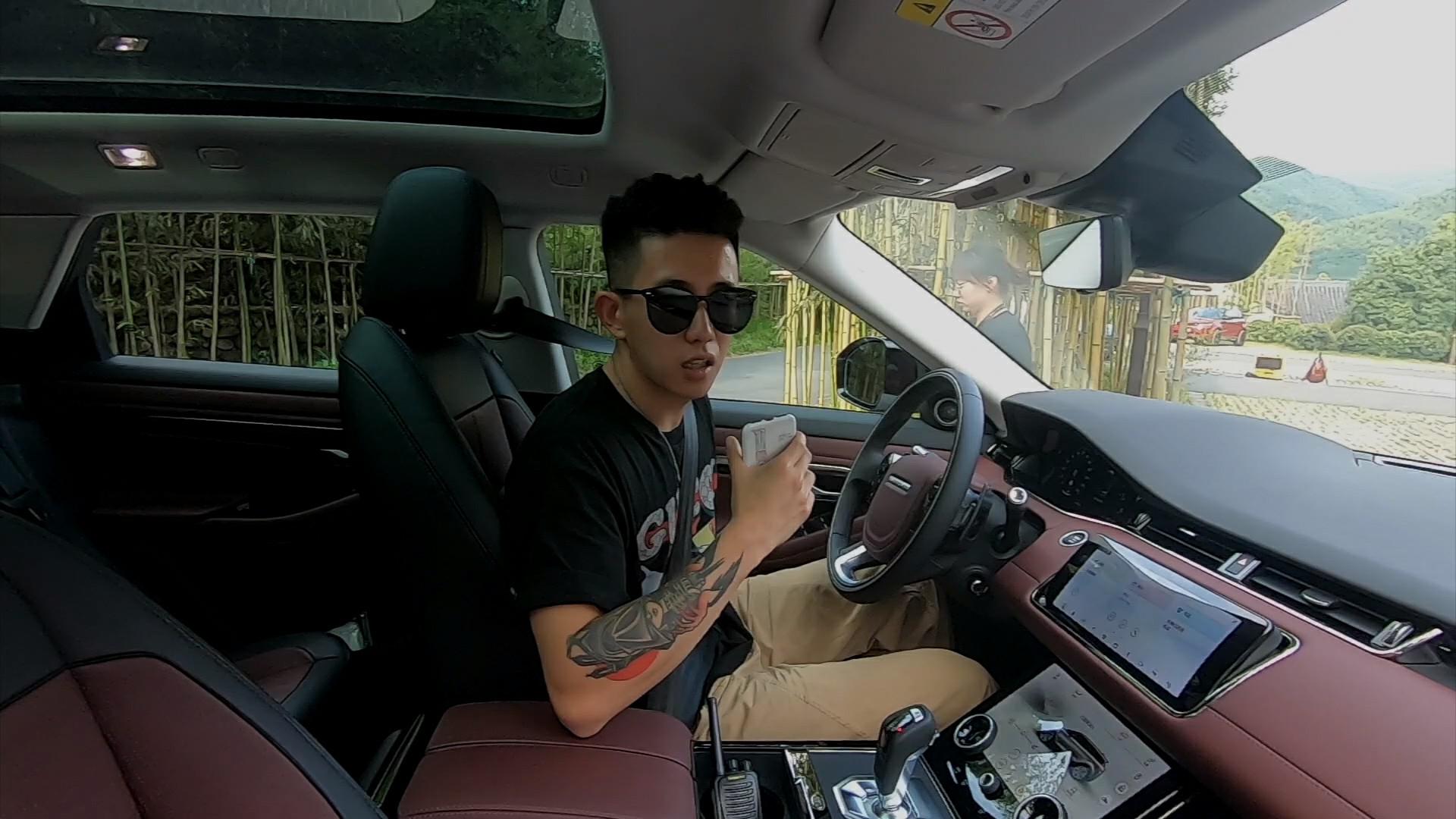 这可能是车内屏幕最多的车型，五块屏幕的全新极光都有啥？