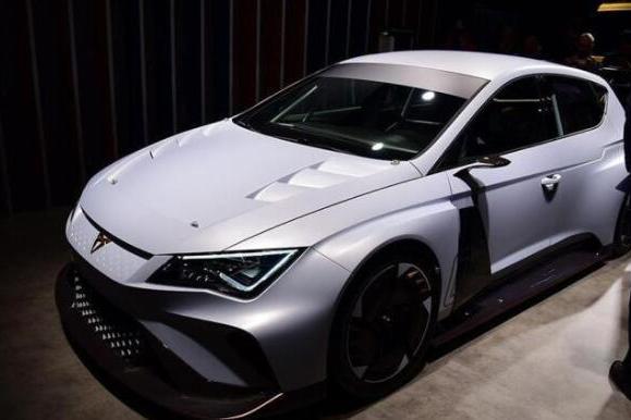 大众新车亮相，电动四驱+680马力+加速3.2秒，保时捷认输