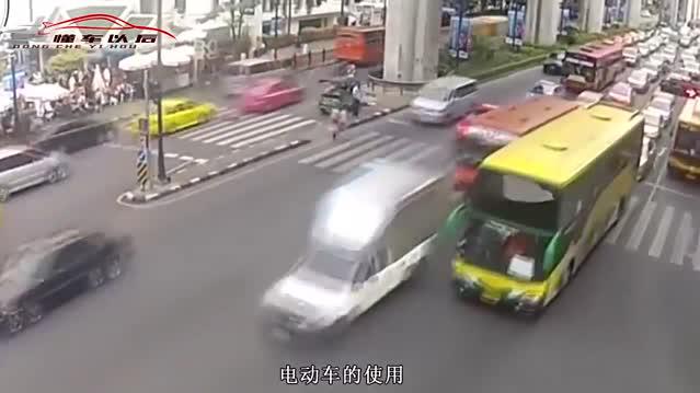 电动车车主注意！罚款制度实行，交警有违规的直接罚款扣车