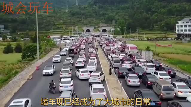 能骑进电梯里的电动车，售价要1万贵不贵？交警会让上路吗？