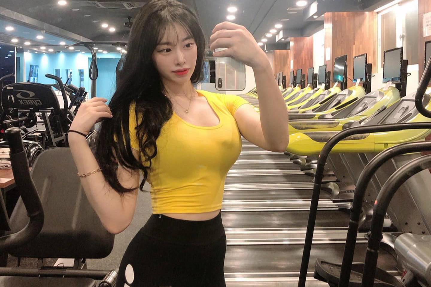 韩国健身女教练，用身材征服众人，学员上一堂课都要排队！|身材|教练|健身_新浪新闻
