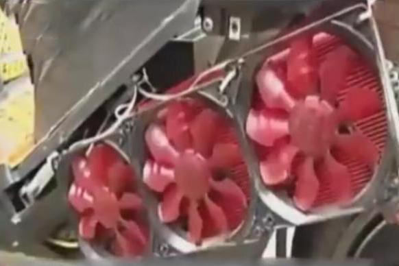 时速108km/h，外卖小哥被撞飞！谁说电动车时速都不能超过25km/h