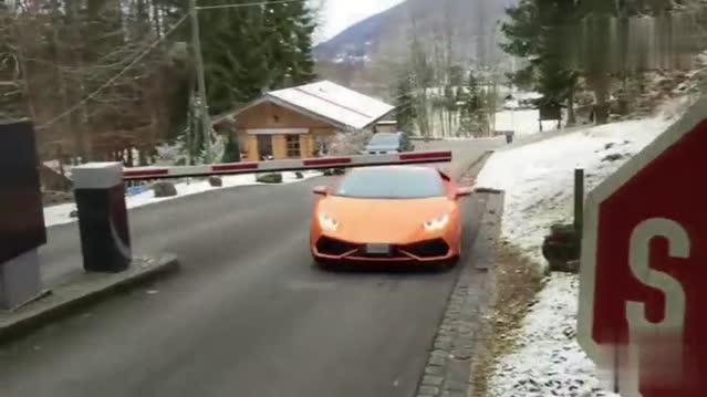 过收费站的时候，才知道跑车的优势在什么地方