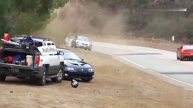 牛人花4000万买跑车，错把油门当刹车，接下来彻底尴尬了！