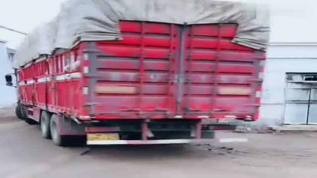 卡车女司机孙姐就是厉害，长得漂亮车技好，这开车方式真潇洒！