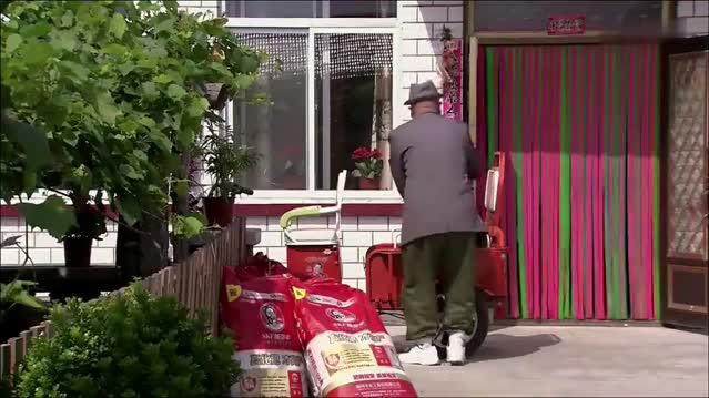 乡村爱情，刘能为了中台小卡车，非跟媳妇犟嘴把化肥都绞开