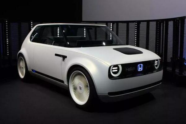 本田首款电动车公布，内饰五块液晶屏，续航250公里