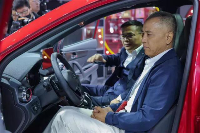 只看到海马汽车疯狂卖房 却未注意景柱重出江湖的决心