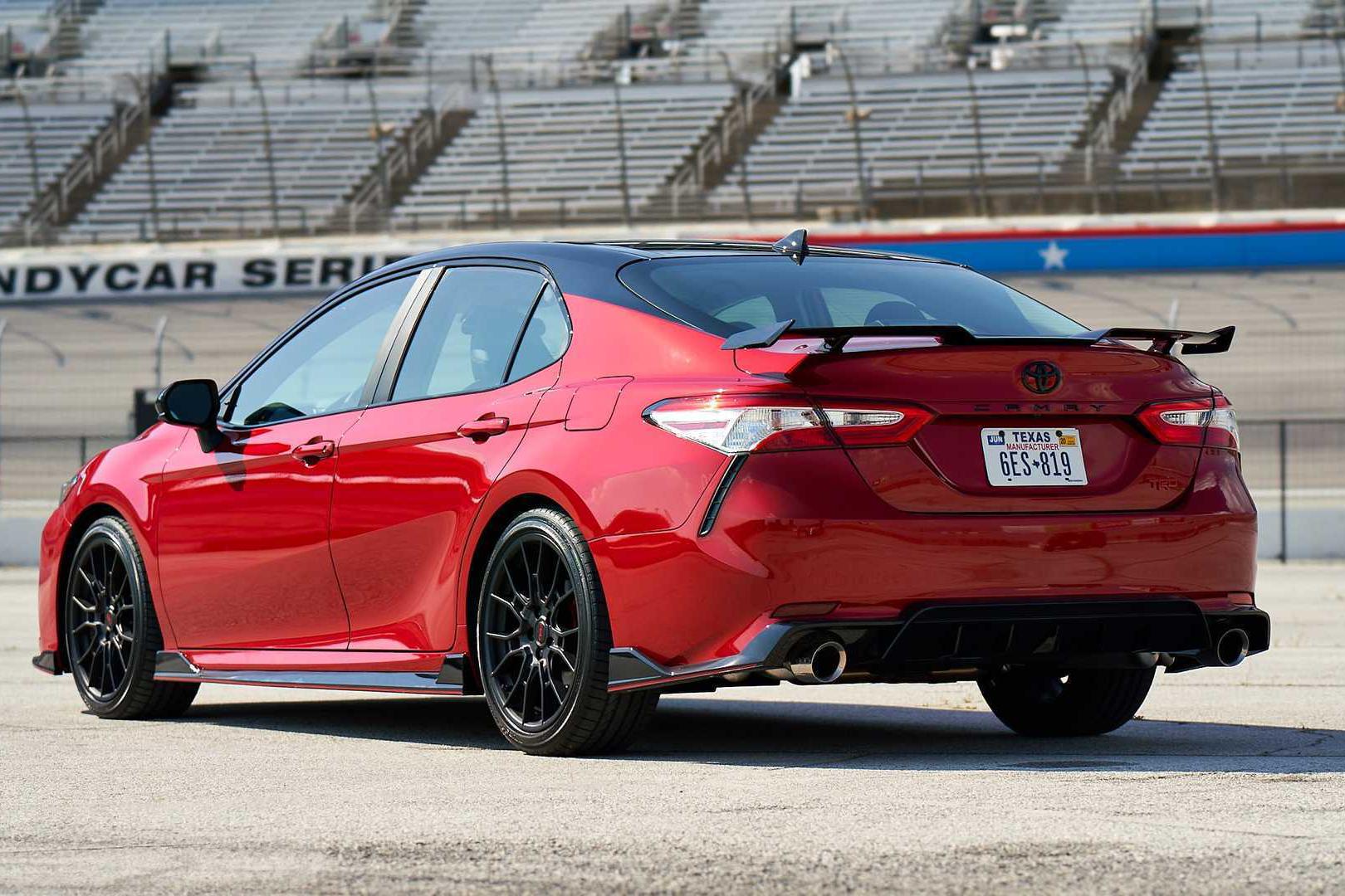 丰田终于对思域Type-R动刀了，性能版凯美瑞3.2万刀，5.5秒破百