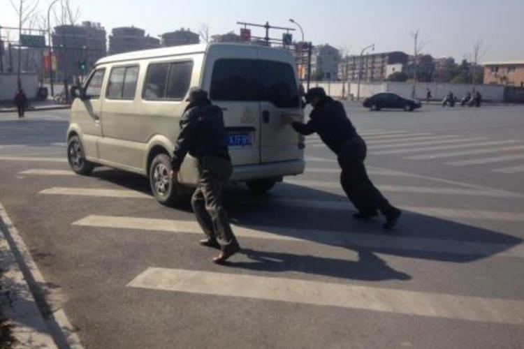 公路行车有4项免费救援，而且是随叫随到，很多车主还不知道！