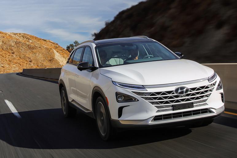 燃料电池汽车交付  一名美国人40万元买了全球第一辆氢动力SUV