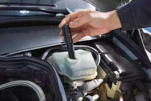 汽车换一下机油就等于保养？别傻了，这3个零件也要定期更换！