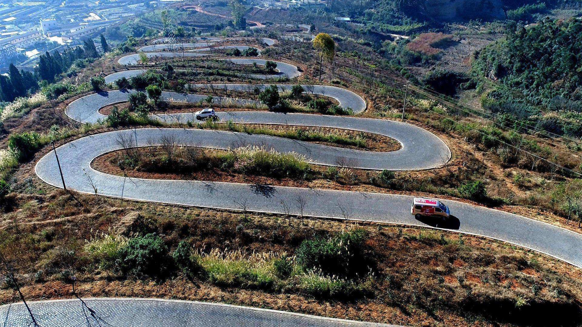 云南有条“神奇”的公路，足足有68道弯，成了公路史上的奇迹！