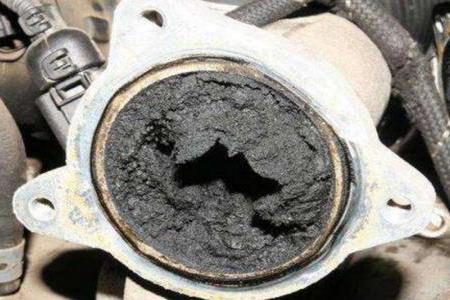 清理积碳只能拉高速？老司机：教你两个笨方法，积碳全跑光