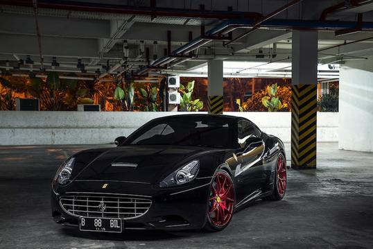 车越贴近地面，姿态越傲娇！这辆法拉利California就是如此！