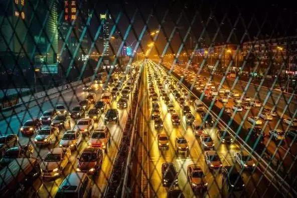 汽车股大涨，刺激新政“新”在哪里？勾起我们怎样的猜想？