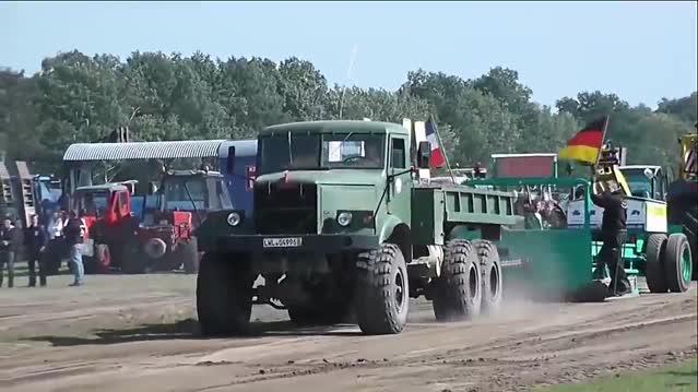 驱卡车测试动力，铁链被拉断的那一刻你才知道这车有多牛