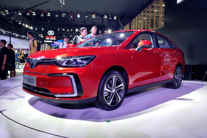 NEDC工况续航501km，补贴后15.98万元起，北汽EU5 R600车型上市