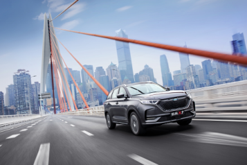 首发| 高科技傍身 体验长安欧尚X7