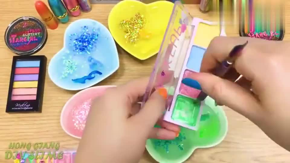 尝试制作一款彩虹泥用到超棒的彩妆和透泰成品的样子