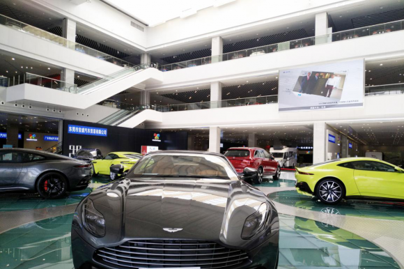 开利星空汽车新零售 智慧卖场开业