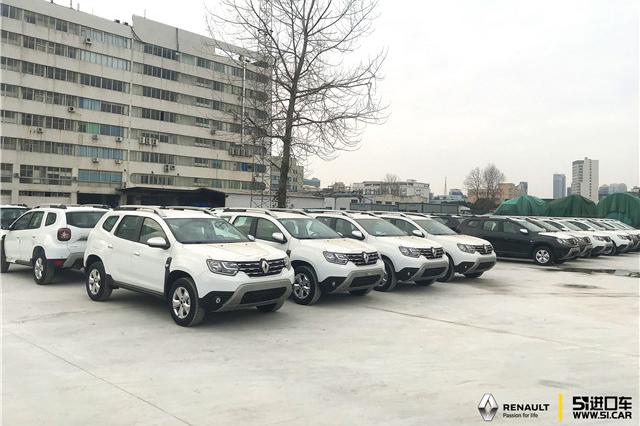 2019款雷诺达斯特冒险家实车展示图（海军蓝+敏克棕）